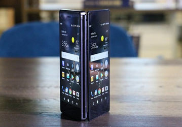 Складной смартфон с двумя экранами ZTE Axon M сильно подешевел, близится анонс новой модели