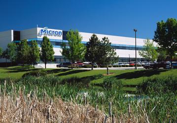 Micron начинает серийное производство первых «монолитных» микросхем памяти LPDDR4x DRAM плотностью 12 Гбит