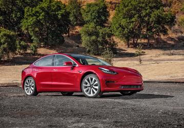 Для того, чтобы быстрее доставлять свои электромобили, Tesla купила... несколько компаний, занимающихся перевозкой товаров