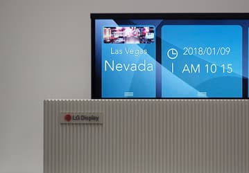 LG в начале января представит коммерческий вариант телевизора OLED, скручивающегося в трубочку