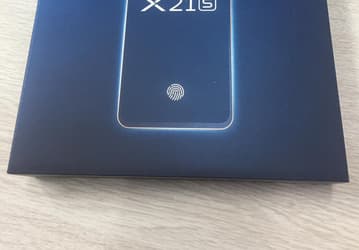 Распаковка еще пока не представленного официально смартфона Vivo X21s запечатлена на фото