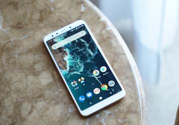 Смартфон Xiaomi Mi A2 получил финальную версию Android Pie