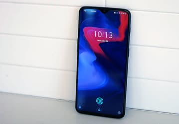 Сила оператора: в США смартфон OnePlus 6T продаётся почти вдвое лучше предшественника