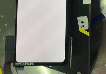 Появилось «живое» фото смартфона Samsung Galaxy S10+ с его двойной фронтальной камерой