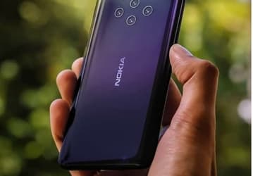 Очень качественное изображение смартфона Nokia 9 демонстрирует его пентакамеру во всей красе
