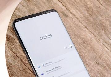 Фото дня: флагманский смартфон Samsung Galaxy S10+ в рабочем состоянии