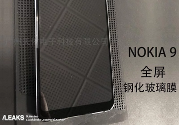Фото демонстрирует целиком всю лицевую панель пятикамерного смартфона Nokia 9 