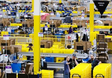 Этот предновогодний сезон стал рекордным для Amazon