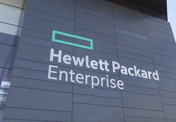 Выручка HPE за год составила 27,8 млрд долларов, чистая прибыль — 3,4 млрд долларов