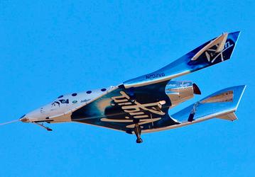 Челнок SpaceShipTwo компании Virgin Galactic впервые добрался до границы космического пространства 