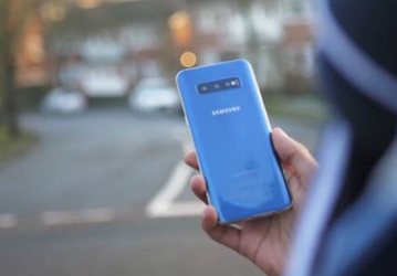 Первое живое фото Samsung Galaxy S10 и качественное изображение Galaxy S10 Lite