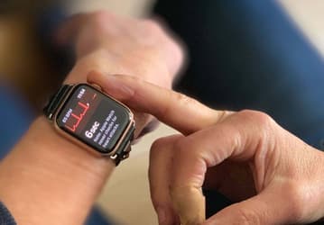 Функция получения ЭКГ в часах Apple Watch спасла человеку жизнь спустя несколько часов после выхода