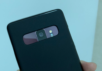 Фото дня: Samsung Galaxy S9+ в настоящем чехле для Galaxy S10+ 