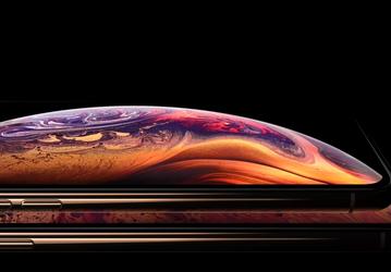 На Apple подали в суд за то, что официальные рекламные изображения iPhone XS скрывают «чёлку» и вводят в заблуждение