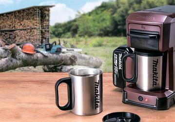 Портативная кофеварка Makita CM501D не боится воды и питается от аккумуляторов для электроинструментов