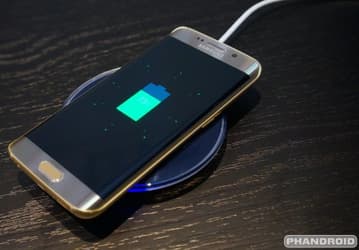 Samsung обвиняют в краже технологии беспроводной зарядки для смартфонов Galaxy