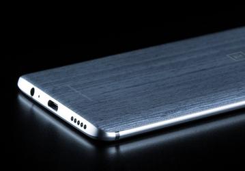 Фото дня: смартфон OnePlus 6