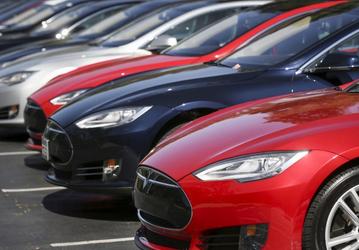 Tesla отзывает более 123 тыс. электромобилей Tesla Model S, акции компании упали примерно на 25%