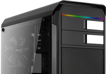 Компьютерный корпус AeroCool Aero­500G RGB украшен «сдвоенной светодиодной подсветкой»