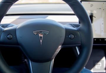 Tesla вынесла управление автопилотом в Model 3 на рулевое колесо