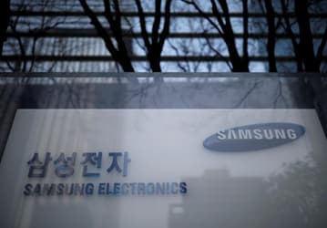 По предварительной оценке, прибыль Samsung в минувшем квартале составила 13,7 млрд долларов