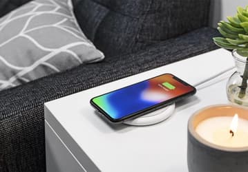 Беспроводная зарядная станция Mophie Charge Stream Pad+ оценивается в 60 долларов