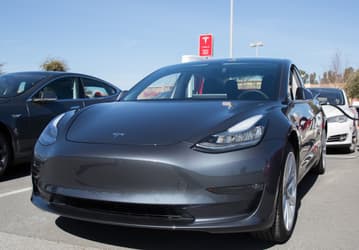 Маск придумал новую причину, мешающую наращивать выпуск Tesla Model 3