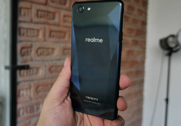 Смартфон Oppo Realme 1 узнает пользователя по лицу, но не по отпечатку пальца