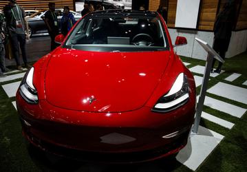 Начались поставки Tesla Model 3 за пределами США