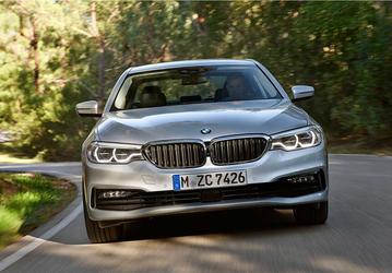 Поставки беспроводных зарядных устройств для гибридных автомобилей BMW 530e начнутся этим летом