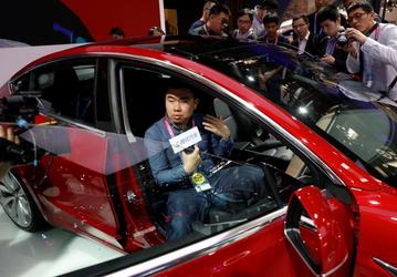 Из-за плохих тормозов Tesla Model 3 специалисты Consumer Reports не рекомендуют покупать этот электромобиль