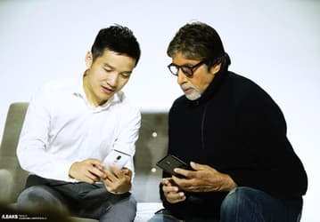 Генеральный директор OnePlus засветился на фото с новым смартфоном компании