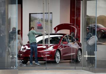 Выход Tesla Model 3 на международном рынке отложен