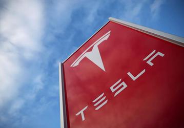 Tesla обвиняют в обмане потребителей
