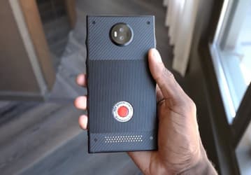 Необычный смартфон Red Hydrogen One немного задержится, но при этом станет лучше