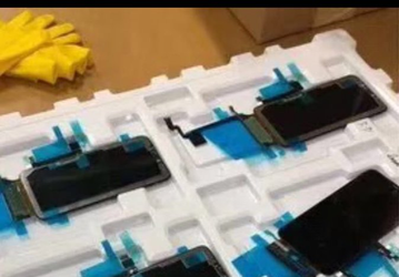 Младшая модель нового iPhone может также получить экран OLED. Опубликовано фото дисплея