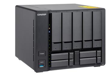 Отсеки NAS Qnap TS-932X различаются размерами
