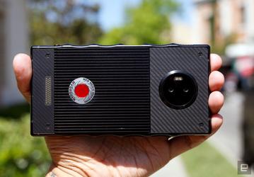 Голографический экран смартфона Red Hydrogen One не похож на то, что было ранее в данном сегменте
