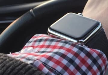 В Канаде водителя оштрафовали за использование часов Apple Watch