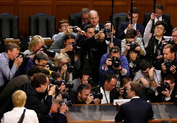 Facebook в течение долгих лет незаконно предоставляла Apple, Samsung, Microsoft и прочим компаниям персональные данные своих пользователей