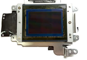 Датчик изображения камеры Nikon D850 изготовлен Sony, но Sony не может использовать такие же датчики в своих камерах