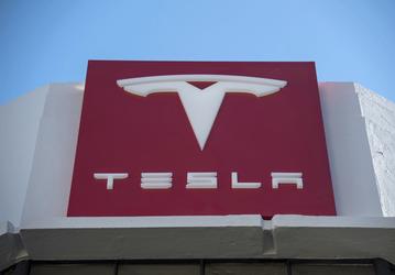Почти каждый четвертый предзаказ на Tesla Model 3 уже отозван