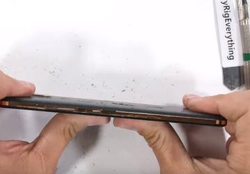 Nokia 7 Рlus оказался одним из самых крепких смартфонов, протестированных JerryRigEverything