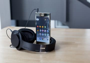 Смартфон Sony Xperia XZ Premium возглавил рейтинг удовлетворённости пользователей AnTuTu