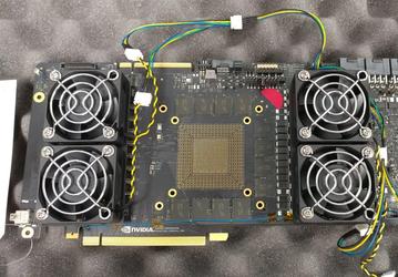 Фото дня: 3D-карта Nvidia Volta с памятью GDDR6 и четырьмя вентиляторами