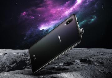 Представлены безрамочные смартфоны Vivo NEX: собственный голосовой помощник, датчики под экраном и восьмиканальный звук