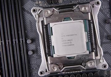 В сентябре Intel выпустит восьмиядерный CPU Coffee Lake, а чуть позже — 22-ядерный Skylake-X