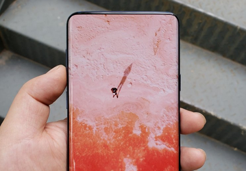 Фото дня: смартфон Samsung Galaxy S10