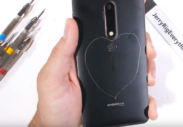 Смартфон Nokia 6.1 успешно прошёл все испытания блогера JerryRigEverything