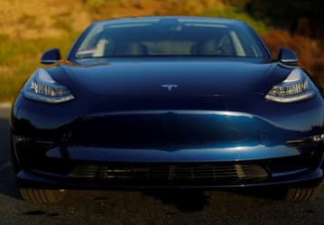 Увеличение выпуска электромобилей Tesla Model 3 привело к нехватке аккумуляторных батарей